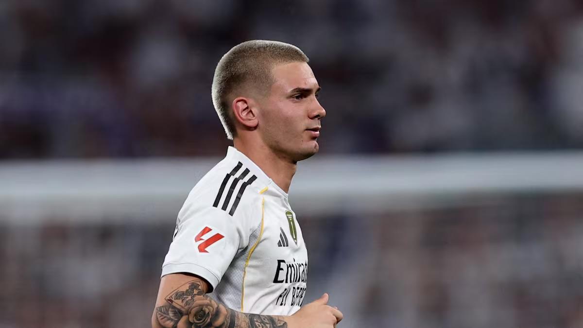 的首场比赛, 己的首秀 的首场比赛, 己的首秀