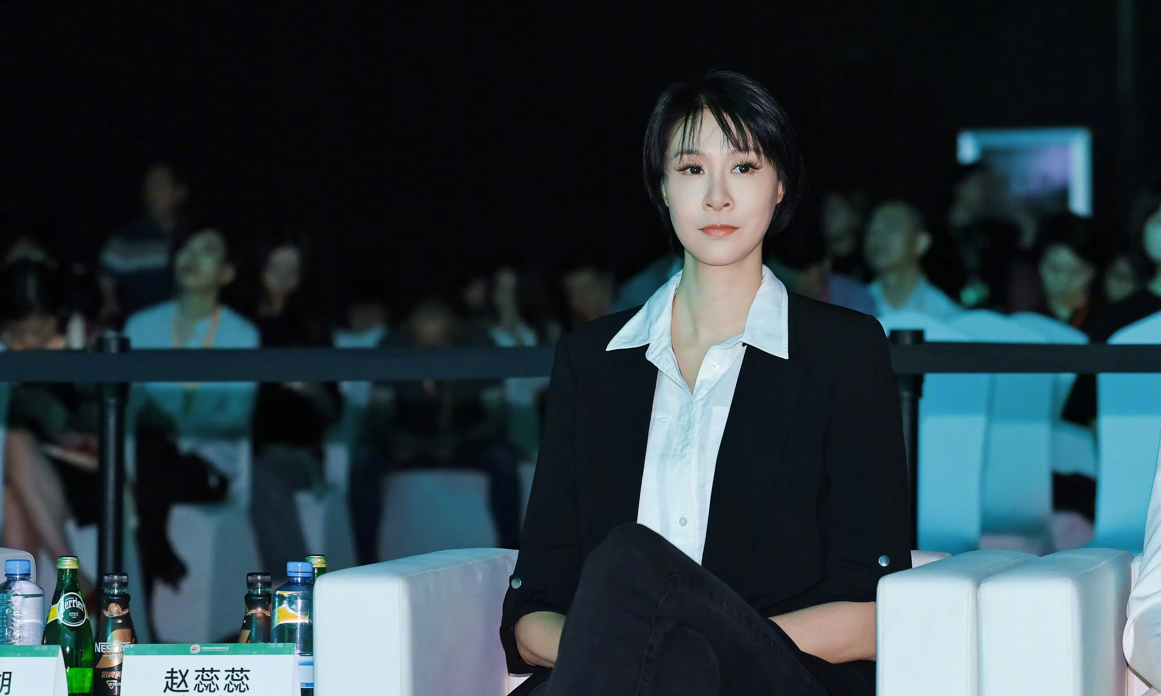 些人之间的 些人之间的